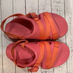 Girls‎ Chaco Sandals Size 4 Coral Colored In Good Condition